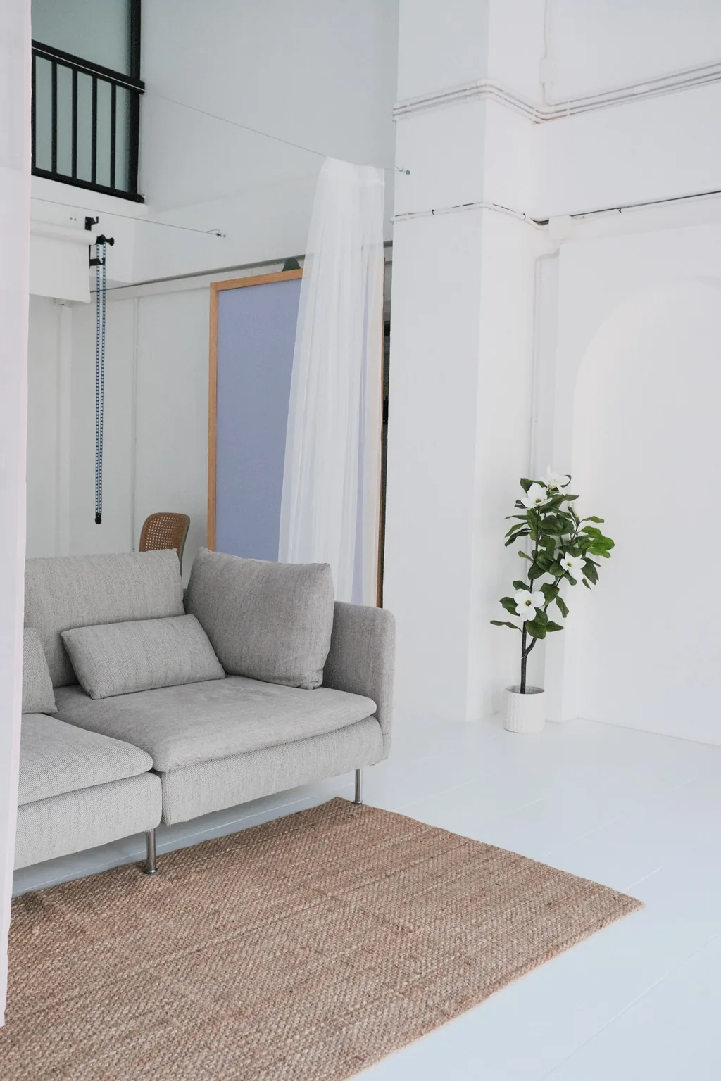 Grey sofa, jute rug and lilac backdrop
